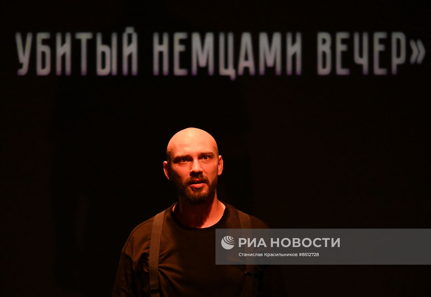 Спектакль "Маяковский. Послушайте" в театре "Мастерская П.Н. Фоменко"