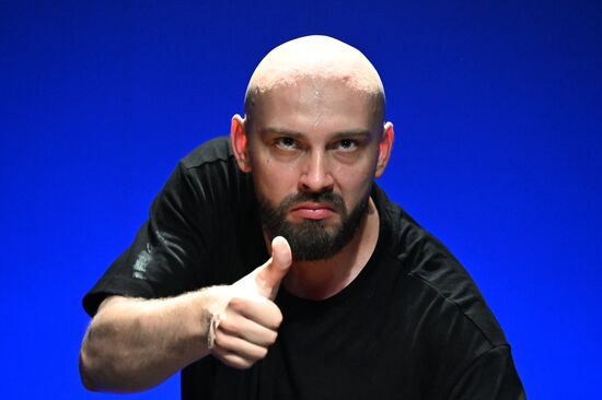 Спектакль "Маяковский. Послушайте" в театре "Мастерская П.Н. Фоменко"