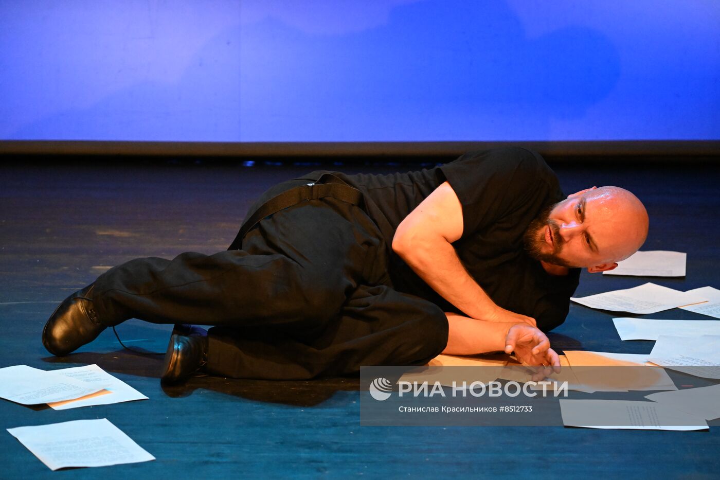 Спектакль "Маяковский. Послушайте" в театре "Мастерская П.Н. Фоменко"