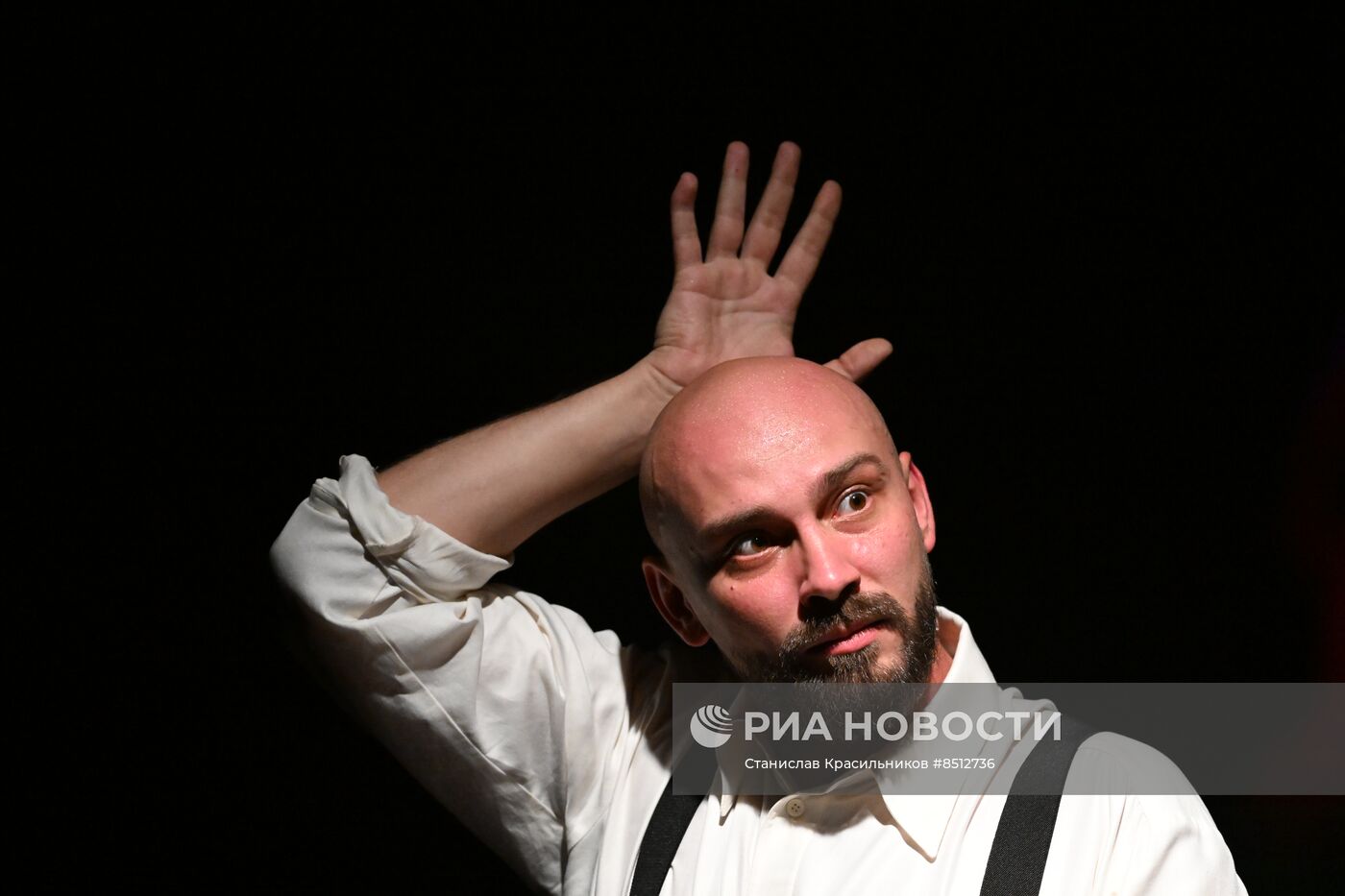 Спектакль "Маяковский. Послушайте" в театре "Мастерская П.Н. Фоменко"