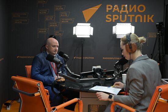 ВЭФ-2023. Работа стендов РИА Новости и радио Sputnik