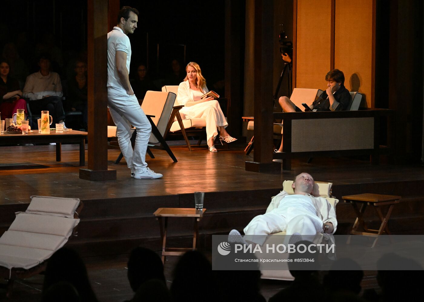 Спектакль "Дачники на Бали, или "Асса" 30 лет спустя" в театре на Бронной