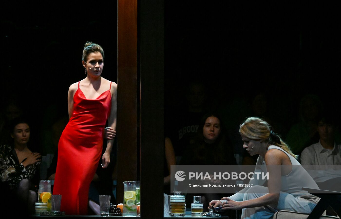 Спектакль "Дачники на Бали, или "Асса" 30 лет спустя" в театре на Бронной