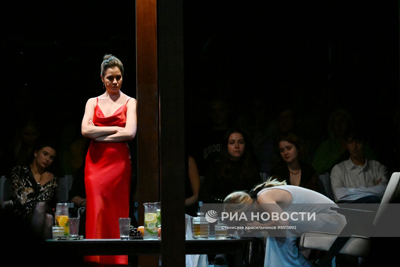 Спектакль "Дачники на Бали, или "Асса" 30 лет спустя" в театре на Бронной