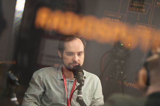 ВЭФ-2023. Работа стендов РИА Новости и радио Sputnik