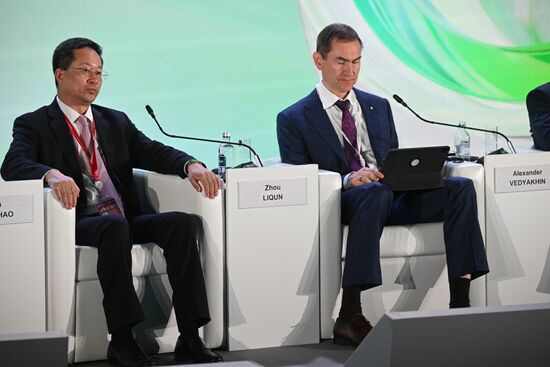 ВЭФ-2023. Панельная дискуссия "Китайский бизнес в России: перспективы дальнейшего роста"
