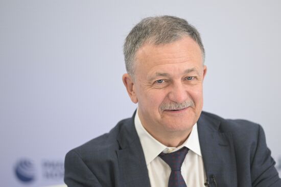 ВЭФ-2023. Работа стендов РИА Новости и радио Sputnik