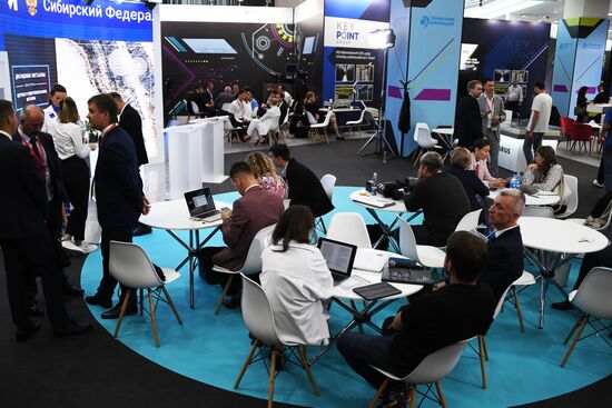 ВЭФ-2023. Работа форума