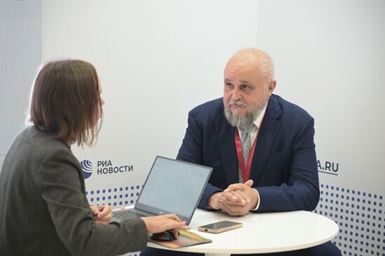 ВЭФ-2023. Работа стендов РИА Новости и радио Sputnik