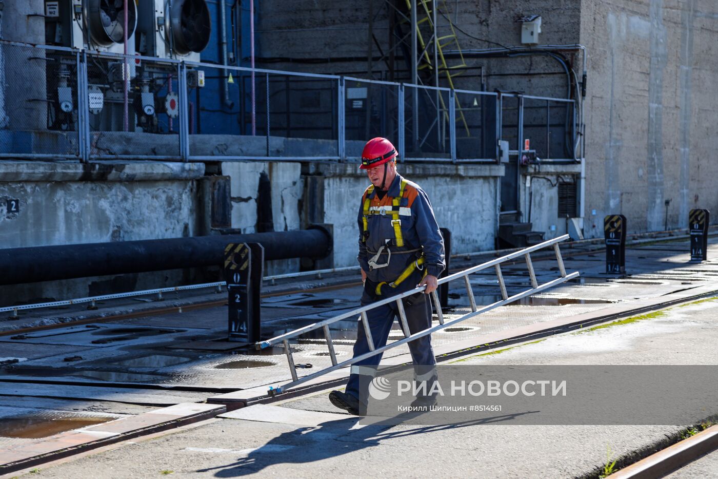 Сброс воды на Иркутской ГЭС