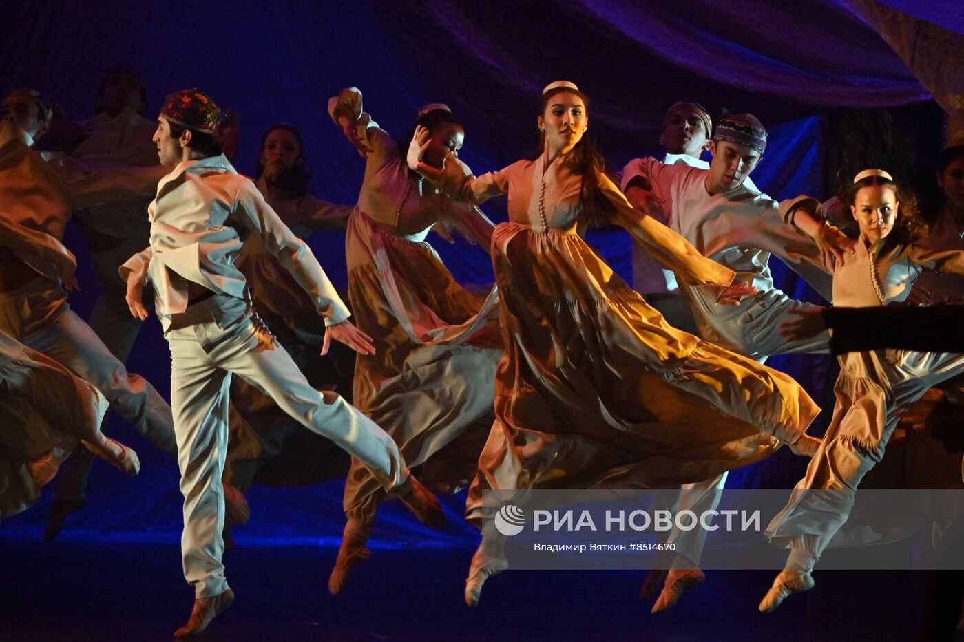 Спектакль "Лазги. Танец души и любви" Национального балета Узбекистана в Большом театре