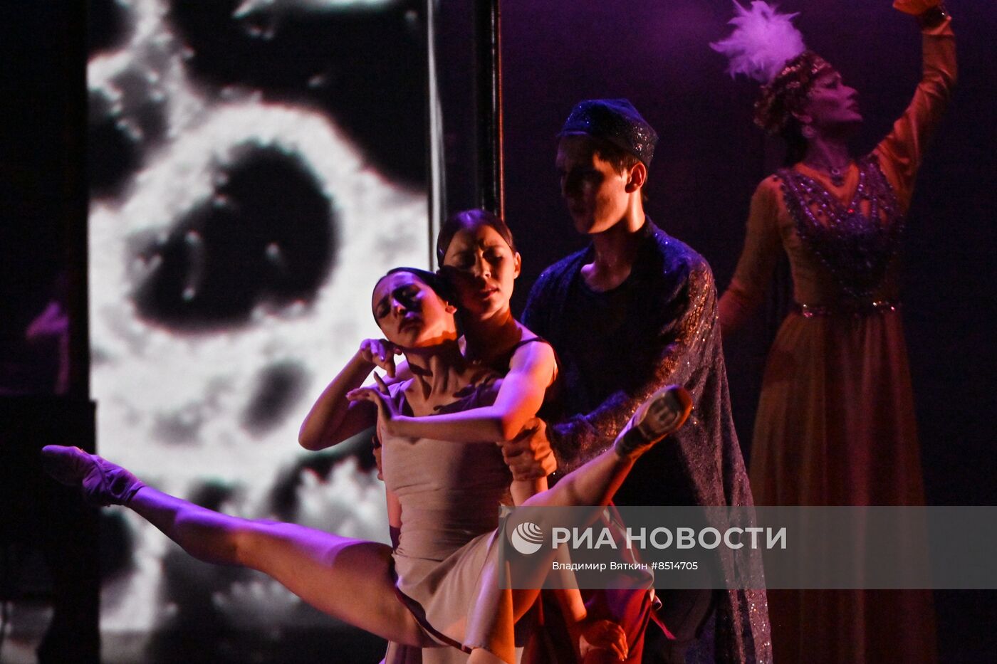 Спектакль "Лазги. Танец души и любви" Национального балета Узбекистана в Большом театре