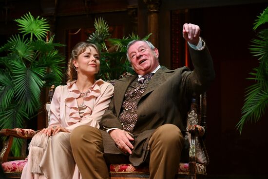 Премьера спектакля "Красавец мужчина" в театре "Школа современной пьесы"