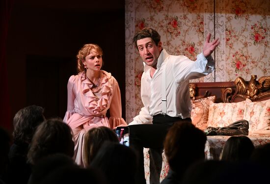 Премьера спектакля "Красавец мужчина" в театре "Школа современной пьесы"