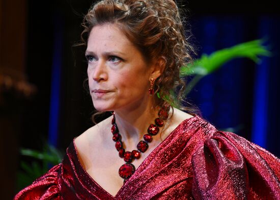 Премьера спектакля "Красавец мужчина" в театре "Школа современной пьесы"