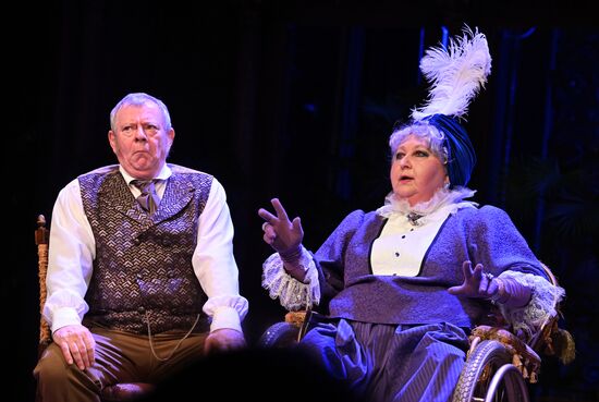 Премьера спектакля "Красавец мужчина" в театре "Школа современной пьесы"