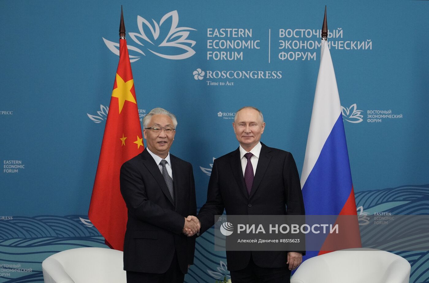 Президент РФ В. Путин принял участие в VIII Восточном экономическом форуме