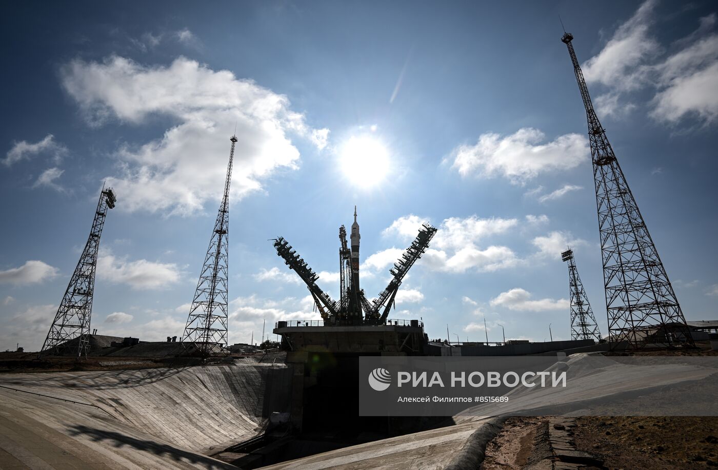 Вывоз РН "Союз-2.1а" с пилотируемым кораблем "Союз МС-24" на стартовый комплекс космодрома Байконур  