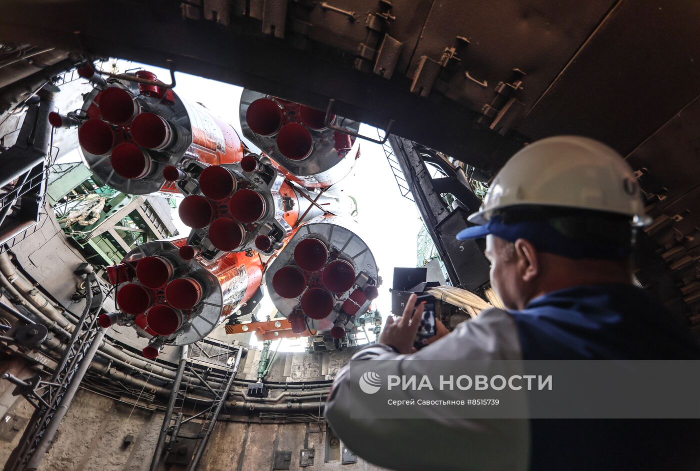 Вывоз РН "Союз-2.1а" с пилотируемым кораблем "Союз МС-24" на стартовый комплекс космодрома Байконур  