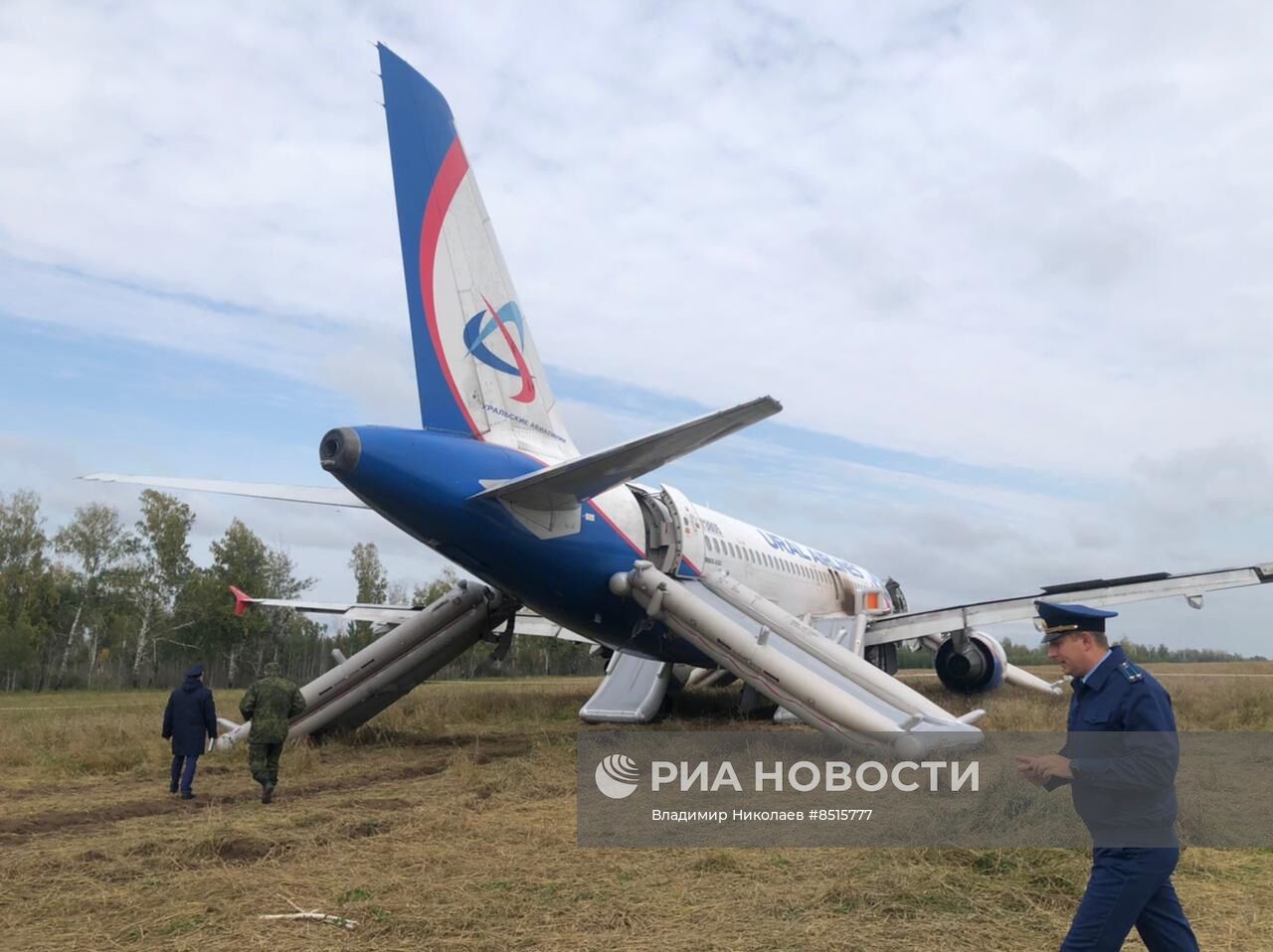 Пассажирский самолёт совершил вынужденную посадку в Новосибирской области