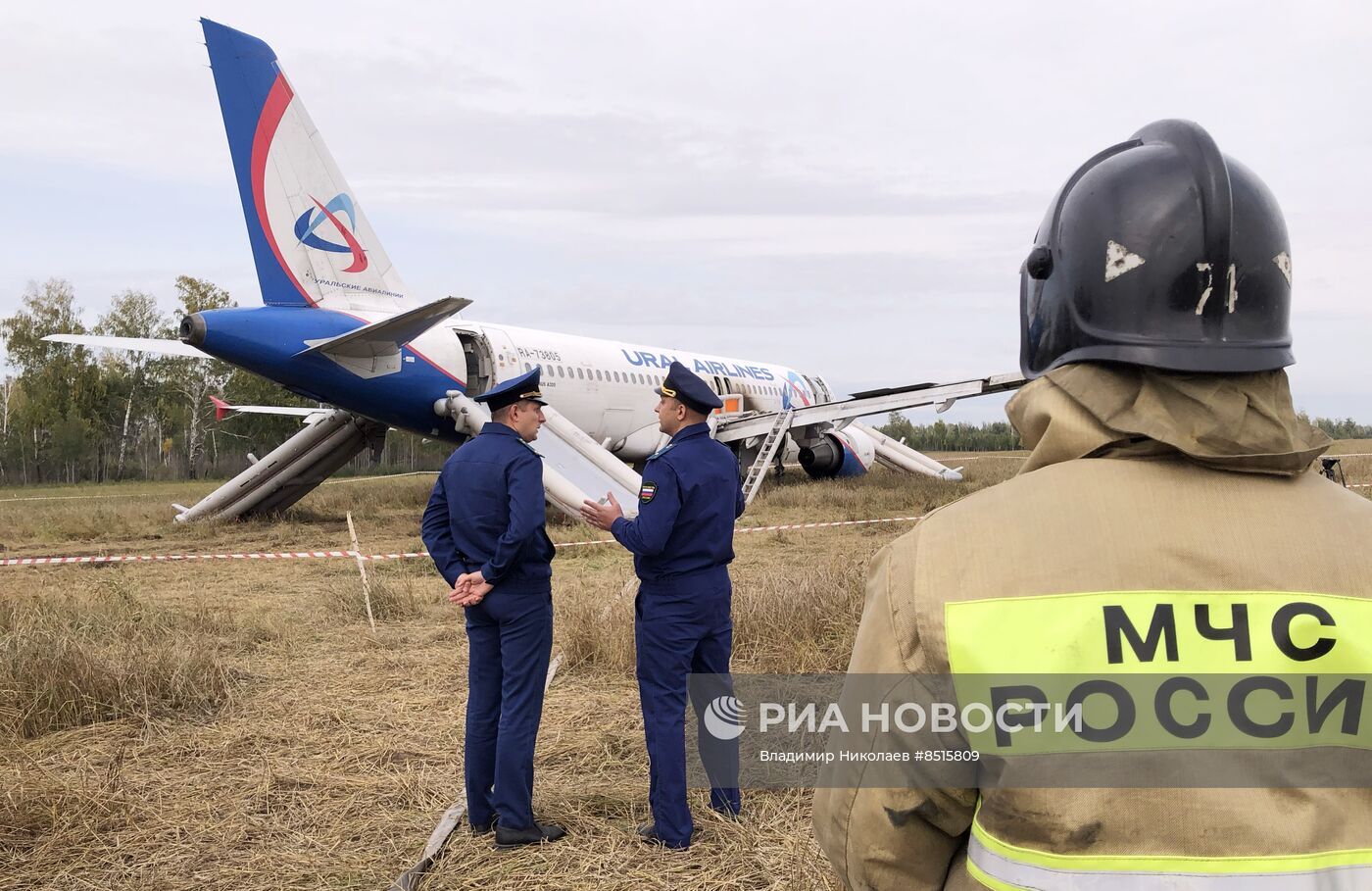 Пассажирский самолёт совершил вынужденную посадку в Новосибирской области