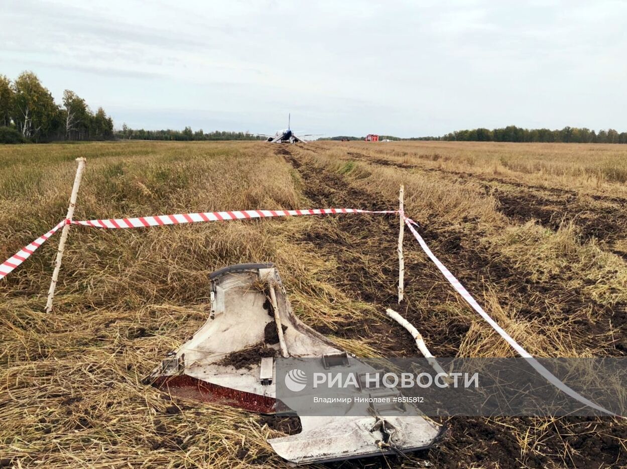 Пассажирский самолёт совершил вынужденную посадку в Новосибирской области