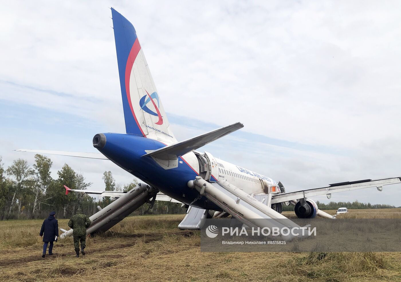 Пассажирский самолёт совершил вынужденную посадку в Новосибирской области