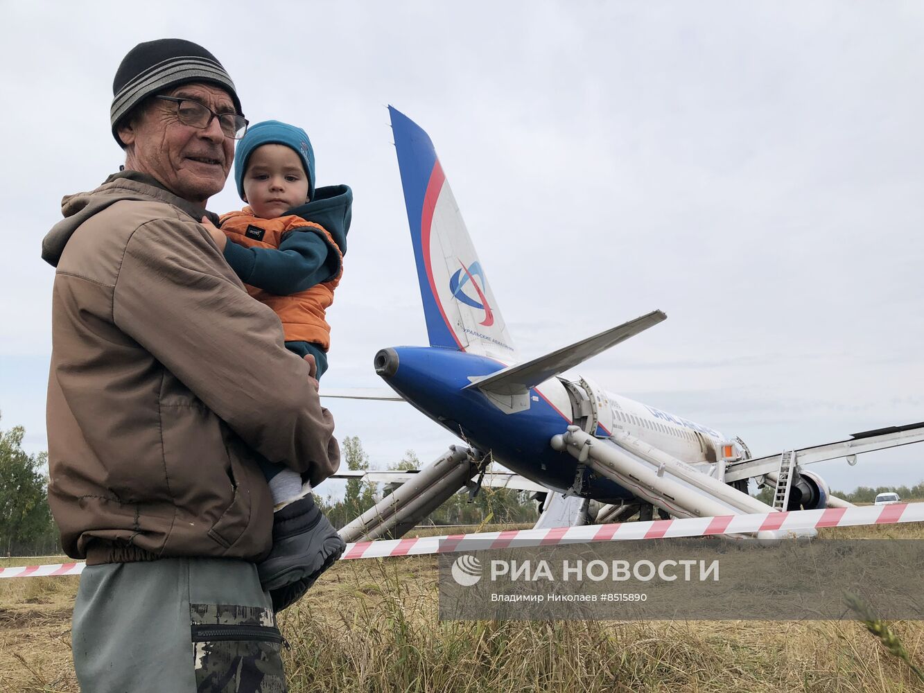 Пассажирский самолёт совершил вынужденную посадку в Новосибирской области