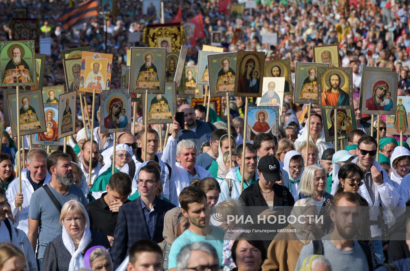 Крестный ход по Невскому проспекту