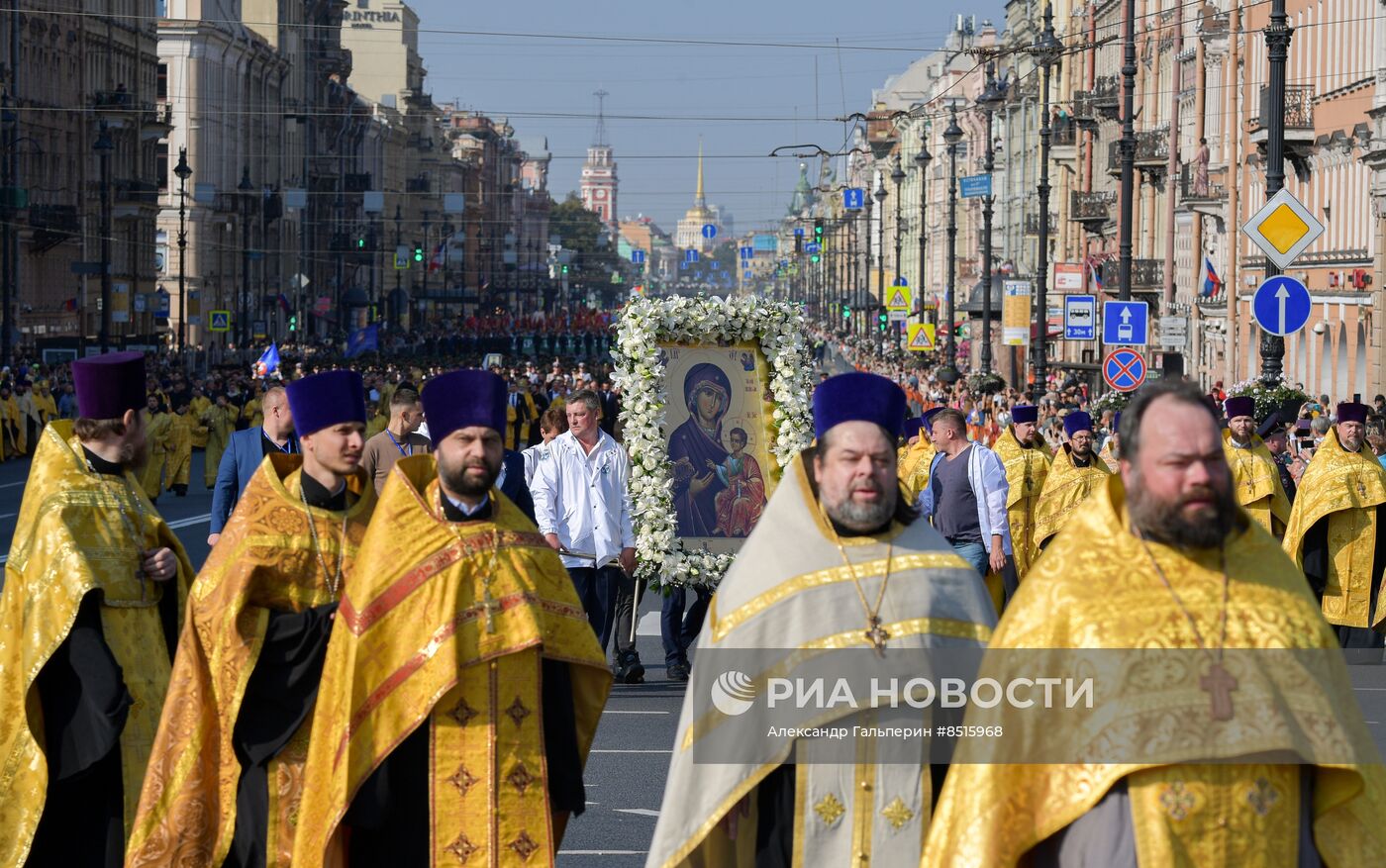 Крестный ход по Невскому проспекту