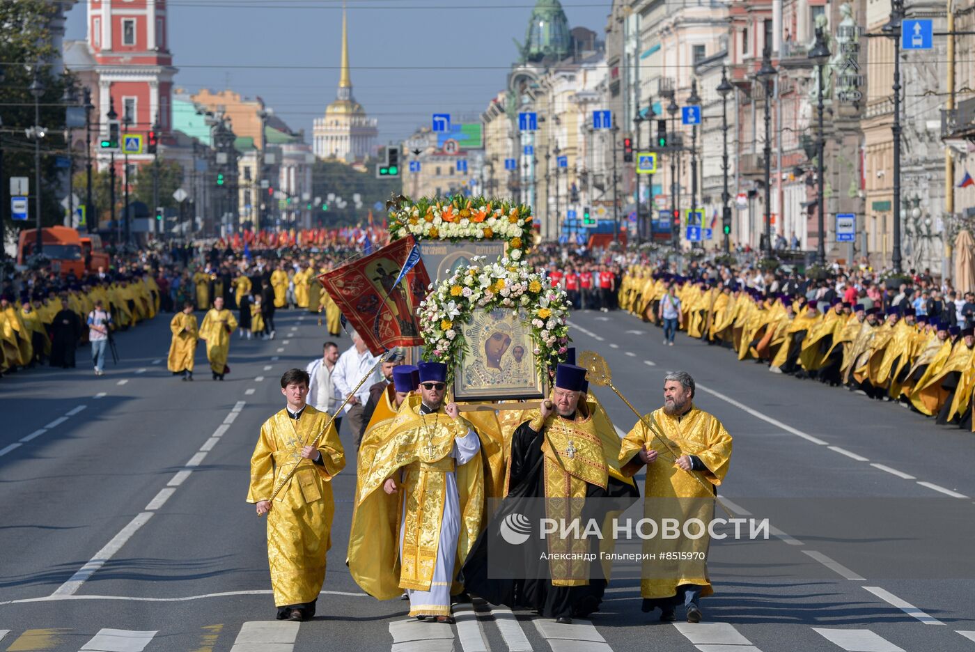 Крестный ход по Невскому проспекту