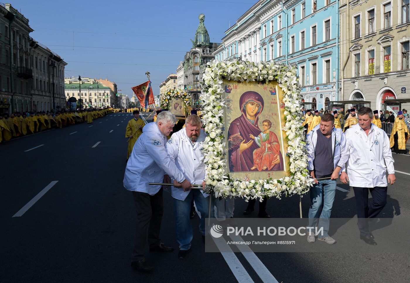 Крестный ход по Невскому проспекту