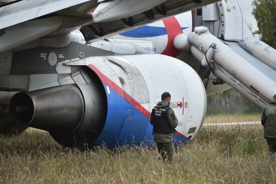 Пассажирский самолёт совершил вынужденную посадку в Новосибирской области