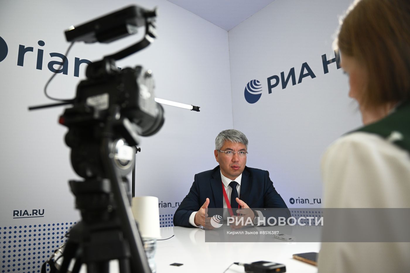 ВЭФ-2023. Работа стендов РИА Новости и радио Sputnik