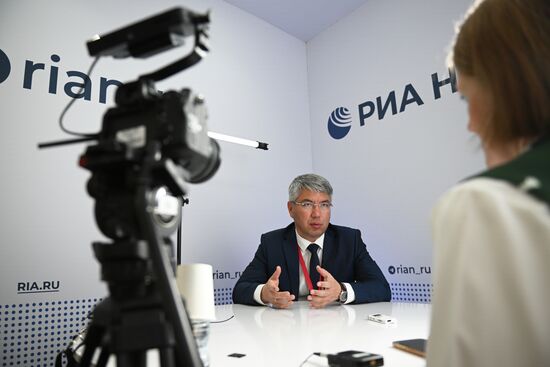 ВЭФ-2023. Работа стендов РИА Новости и радио Sputnik