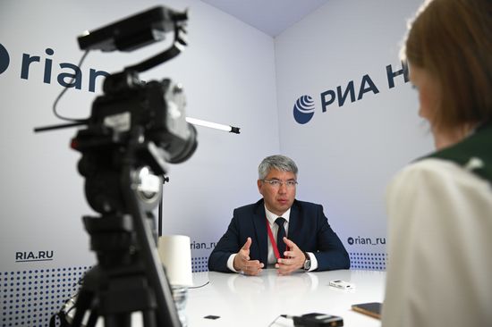 ВЭФ-2023. Работа стендов РИА Новости и радио Sputnik