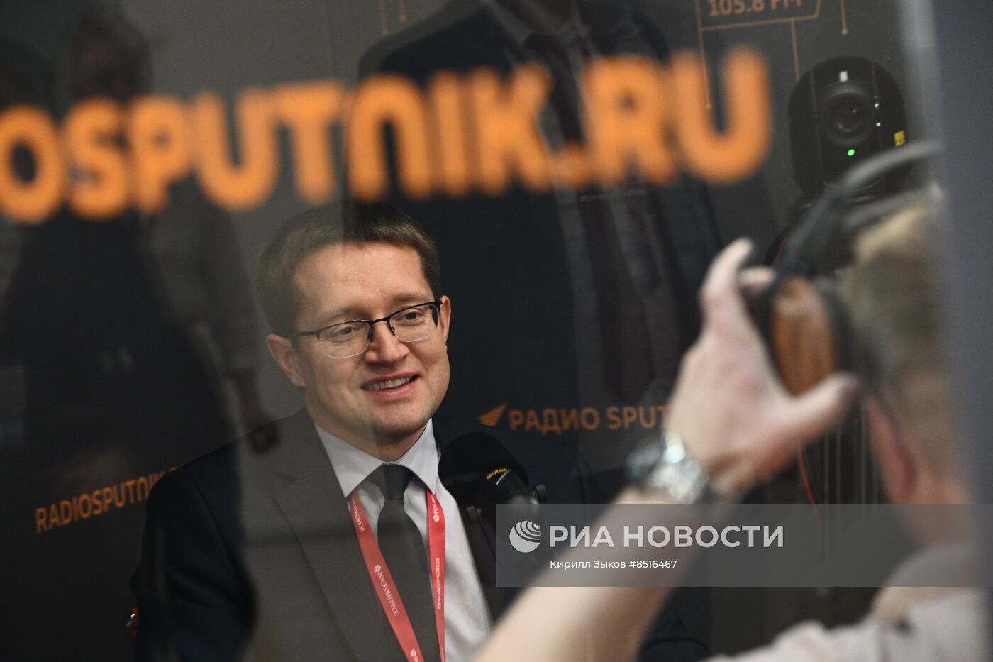 ВЭФ-2023. Работа стендов РИА Новости и радио Sputnik