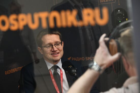 ВЭФ-2023. Работа стендов РИА Новости и радио Sputnik