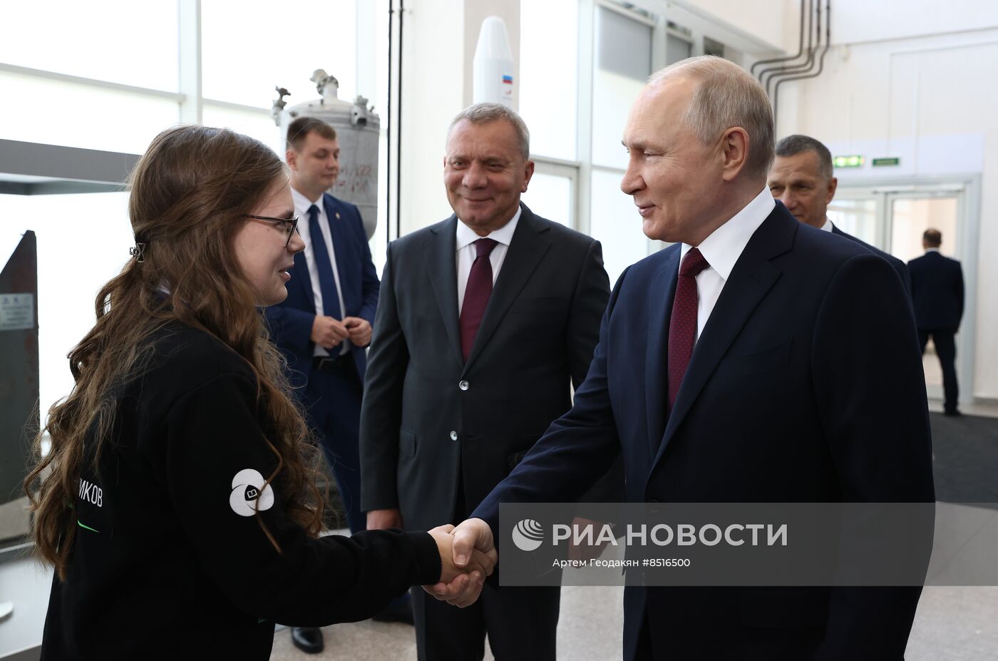 Президент РФ В. Путин посетил космодром Восточный и встретился с лидером КНДР Ким Чен Ыном