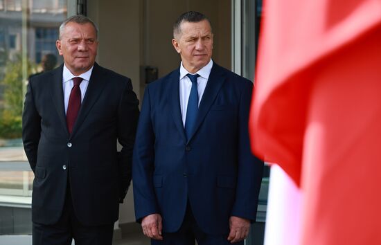 Президент РФ В. Путин посетил космодром Восточный и встретился с лидером КНДР Ким Чен Ыном