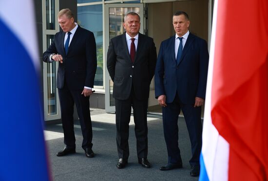 Президент РФ В. Путин посетил космодром Восточный и встретился с лидером КНДР Ким Чен Ыном