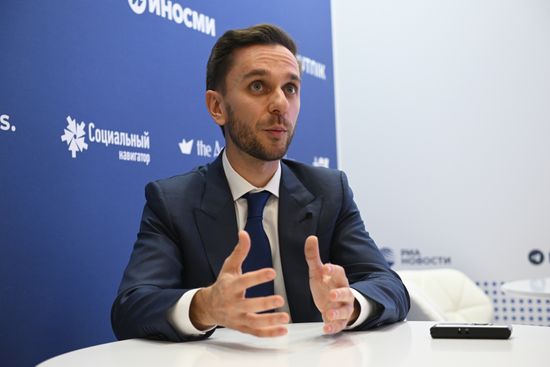 ВЭФ-2023. Работа стендов РИА Новости и радио Sputnik
