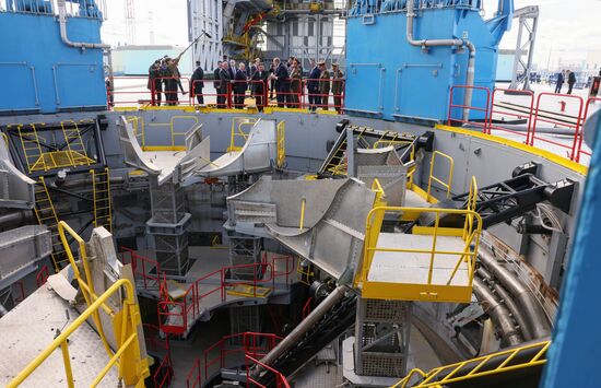 Президент РФ В. Путин посетил космодром Восточный и встретился с лидером КНДР Ким Чен Ыном