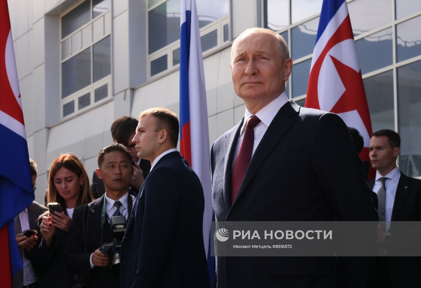 Президент РФ В. Путин посетил космодром Восточный и встретился с лидером КНДР Ким Чен Ыном