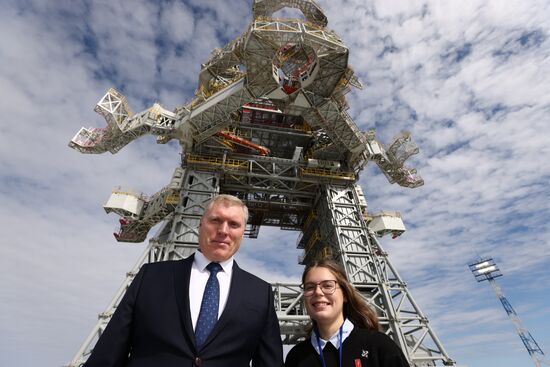 Президент РФ В. Путин посетил космодром Восточный и встретился с лидером КНДР Ким Чен Ыном