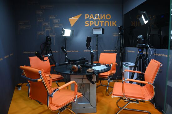 ВЭФ-2023. Работа стендов РИА Новости и радио Sputnik