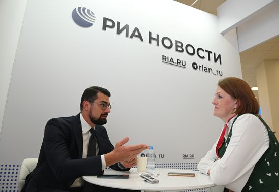 ВЭФ-2023. Работа стендов РИА Новости и радио Sputnik