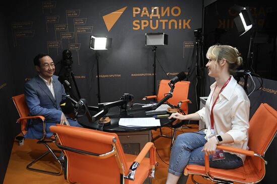 ВЭФ-2023. Работа стендов РИА Новости и радио Sputnik