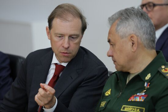 Президент РФ В. Путин посетил космодром Восточный и встретился с лидером КНДР Ким Чен Ыном