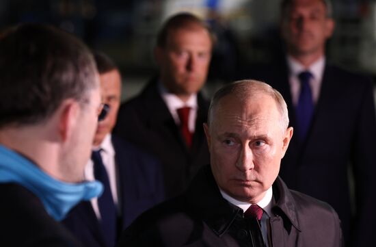 Президент РФ В. Путин посетил Амурский ГПЗ